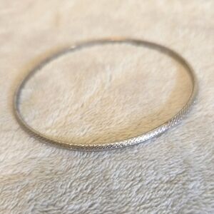 #528 Elegant Silver Bangle Bracelet